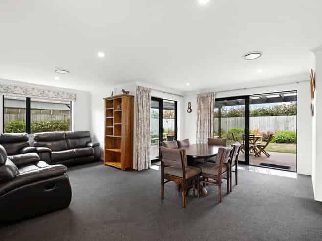 52 Norfolk Drive, Cambridge