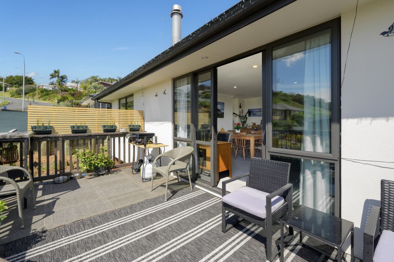 Solid Family Home with Spectacular Views - Aanzicht 4