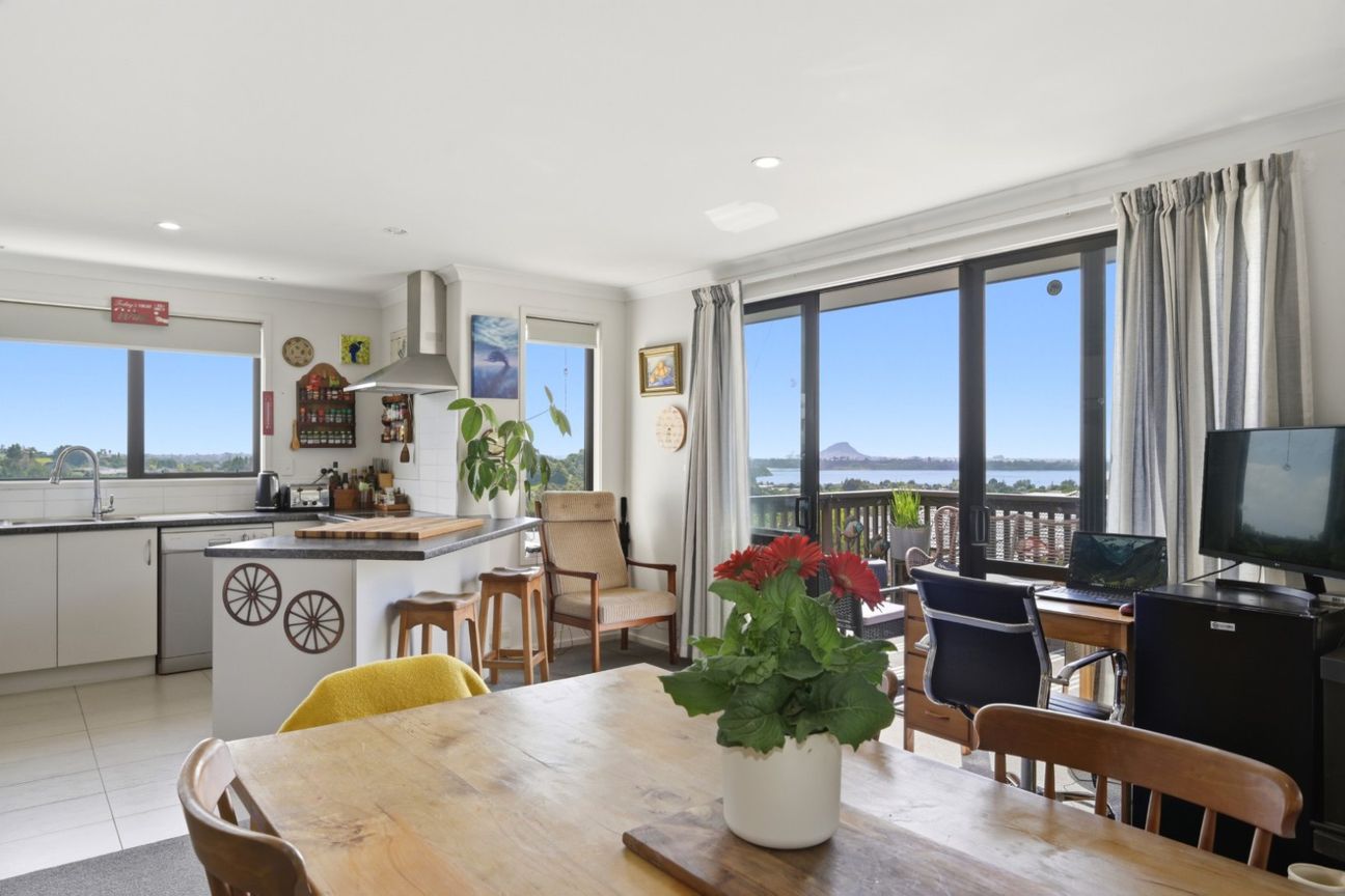 Solid Family Home with Spectacular Views - Aanzicht 6