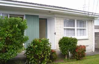 2/16 Prictor Street, Papakura