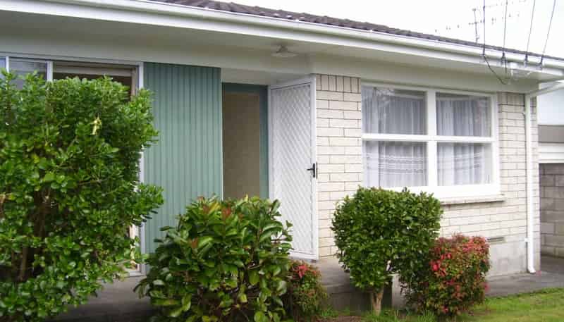 2/16 Prictor Street, Papakura