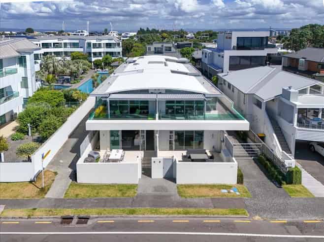 2/135 Marine Parade, Mount Maunganui