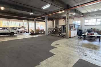 Industrial Warehouse with Yard - Near Airport