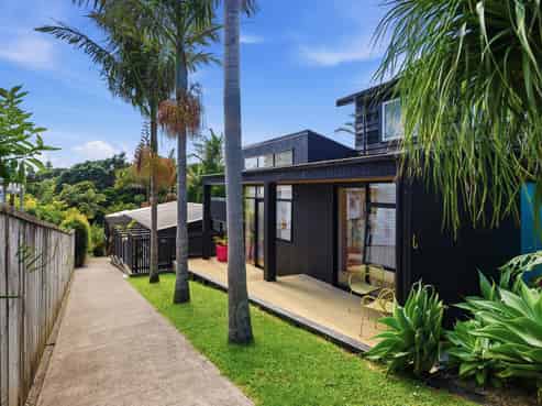 37 Wairau Road, Oakura