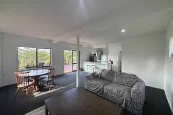 Lower Flat/13A Palm Grove, Belmont
