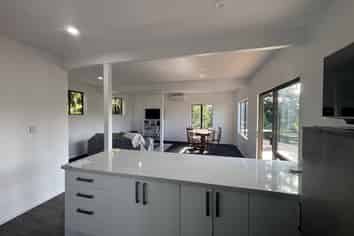 Lower Flat/13A Palm Grove, Belmont