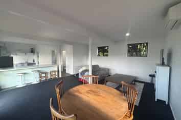 Lower Flat/13A Palm Grove, Belmont