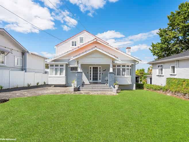 16 Waiohua Road, Greenlane