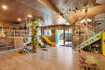 221 Woodlands Park Road, Titirangi