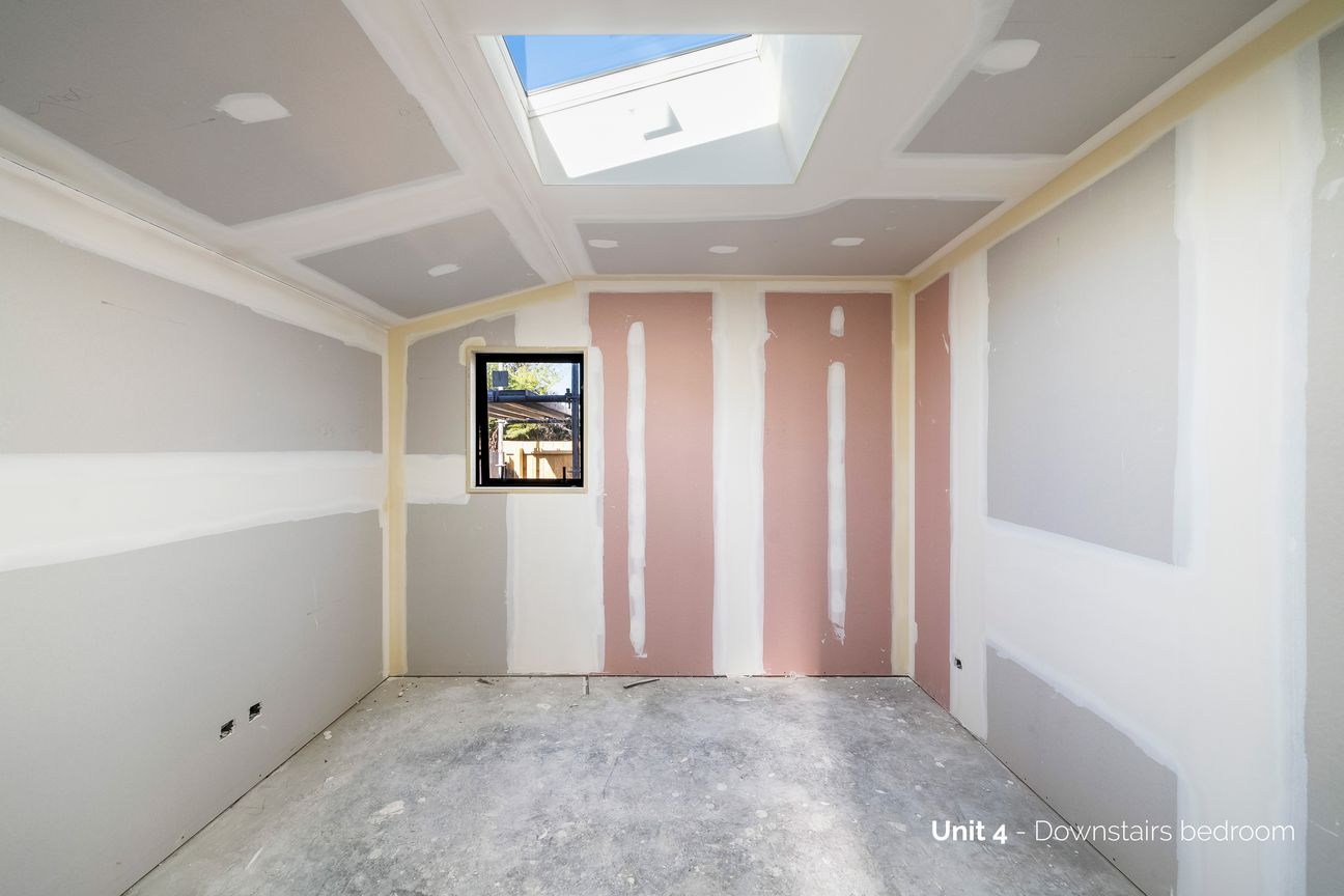 Downstairs Bedroom, Garage and a Study! - Vista 3