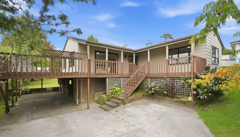 18 Holmes Drive South, Massey