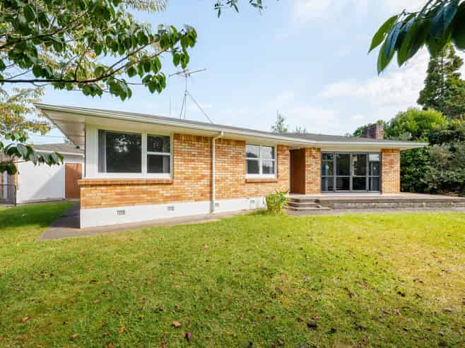 8 Winstone Avenue, Chartwell