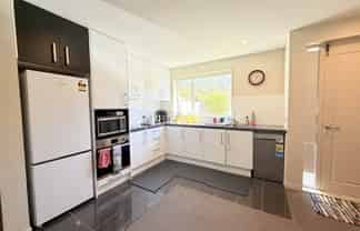 6/8-10 Thatcher Crescent, Crofton Downs