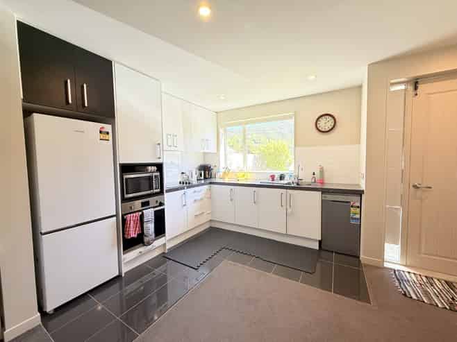 6/8-10 Thatcher Crescent, Crofton Downs