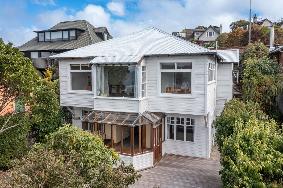 Sun, Harbour Views & Roslyn Living, Roslyn
