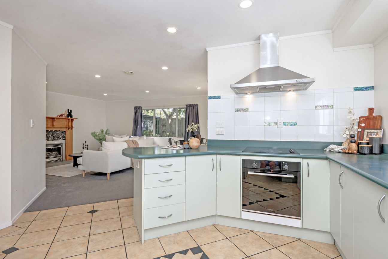 Two Double Garages + Sunlit, Private Retreat - Widok 5