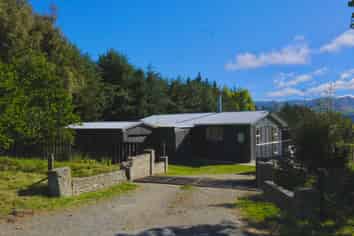 34 Earthquake Road, DUNTROON