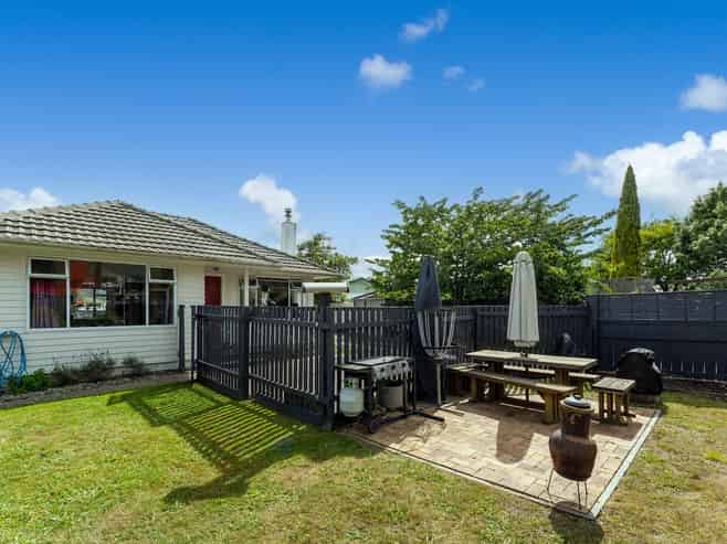 Flat 1/690 Main Road Stoke, Stoke