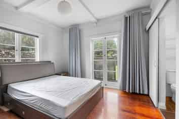 137 St Andrews Road, Epsom