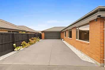32 Eaglesome Avenue, Aidanfield