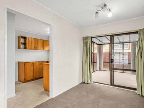 11 Cornwall Street, Levin