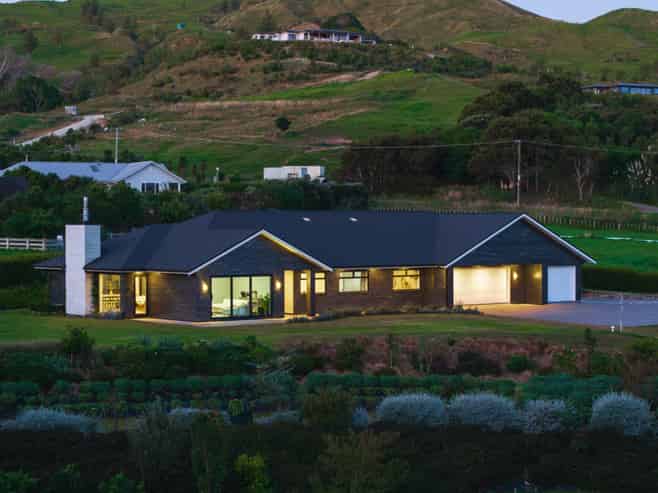 74 Scarlys Way, Okitu