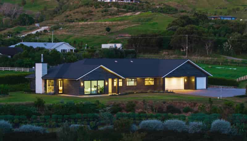 74 Scarlys Way, Okitu