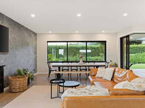 74 Scarlys Way, Okitu