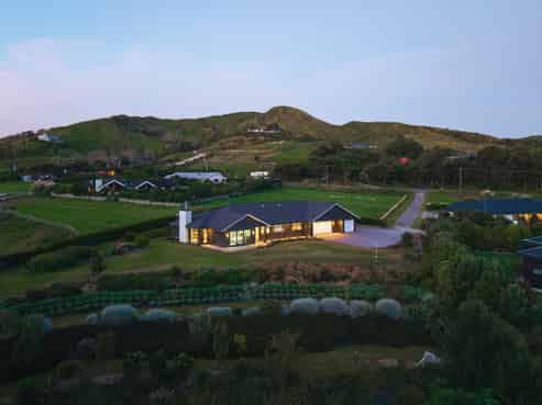 74 Scarlys Way, Okitu