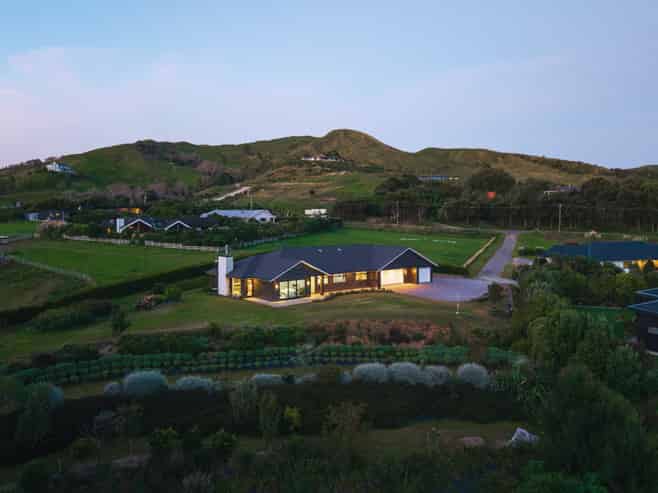 74 Scarlys Way, Okitu