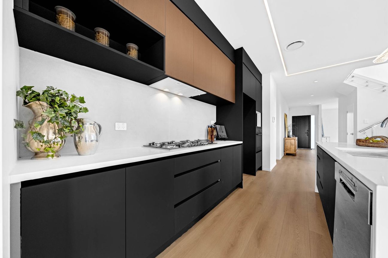 7 Bed Luxury Home with Rangitoto Views - Widok 5