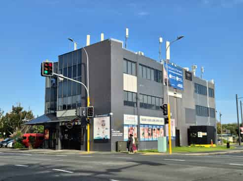 Ground floor office or retail in prime New Lynn