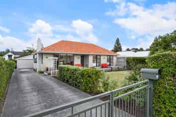 53 Beach Road, Mellons Bay
