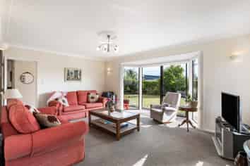 53 Beach Road, Mellons Bay