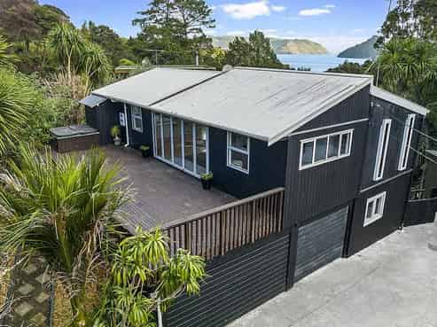 39 & 41 Upland Road, Huia