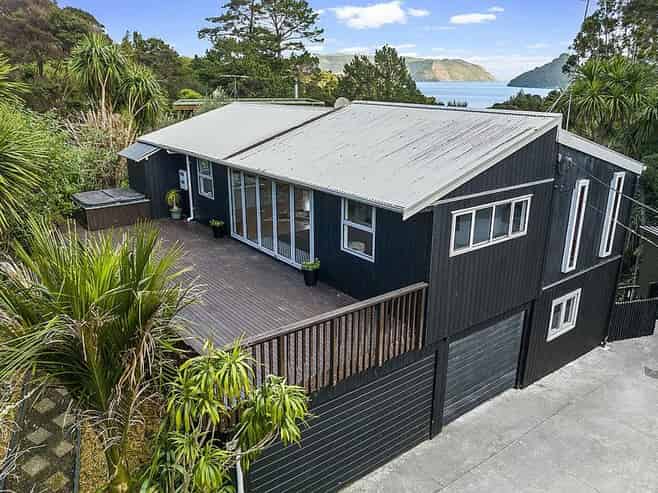 39 & 41 Upland Road, Huia