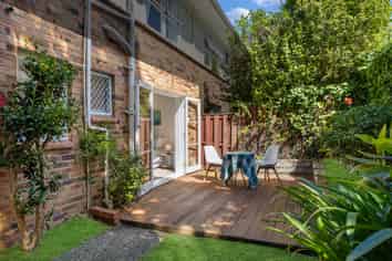 5A Abraham Place, Saint Johns