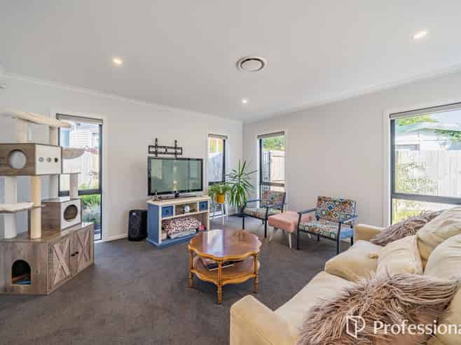 16a Sharpe Crescent, Wainuiomata