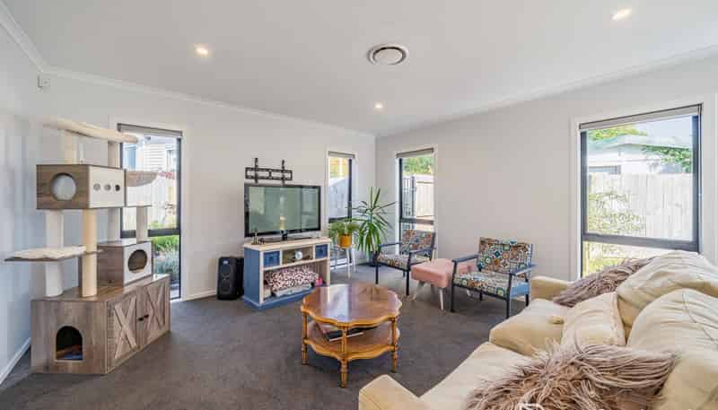 16a Sharpe Crescent, Wainuiomata