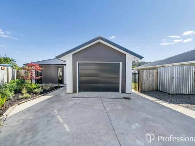 16a Sharpe Crescent, Wainuiomata