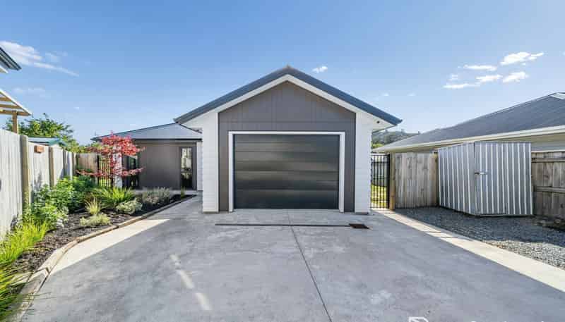 16a Sharpe Crescent, Wainuiomata