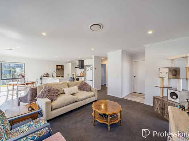 16a Sharpe Crescent, Wainuiomata