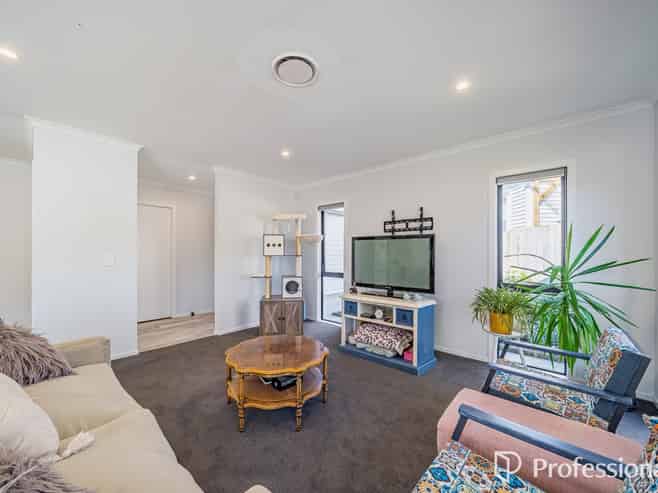 16a Sharpe Crescent, Wainuiomata