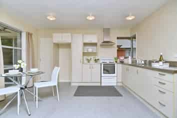 18D Defoe Place, Waltham