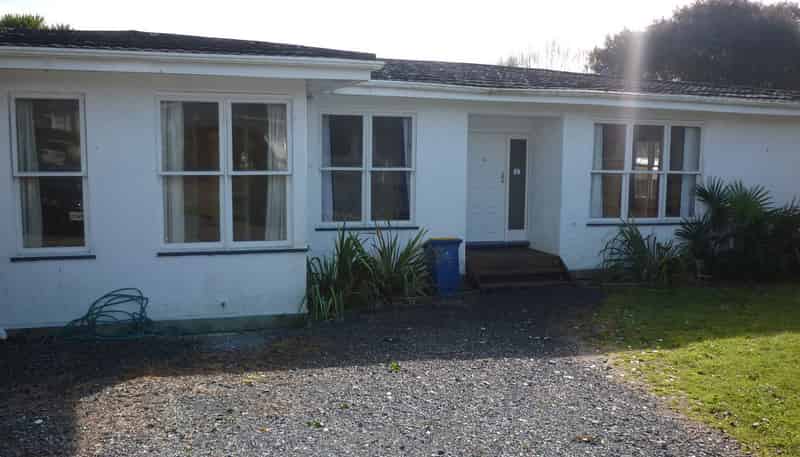 A/8 Serjeant Street, Henderson