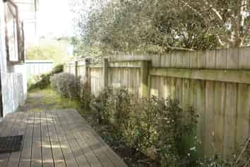 A/8 Serjeant Street, Henderson