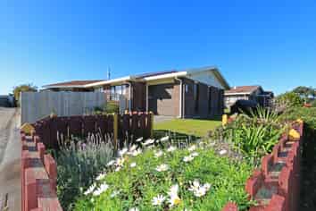 6 Pohutukawa Drive, Opunake