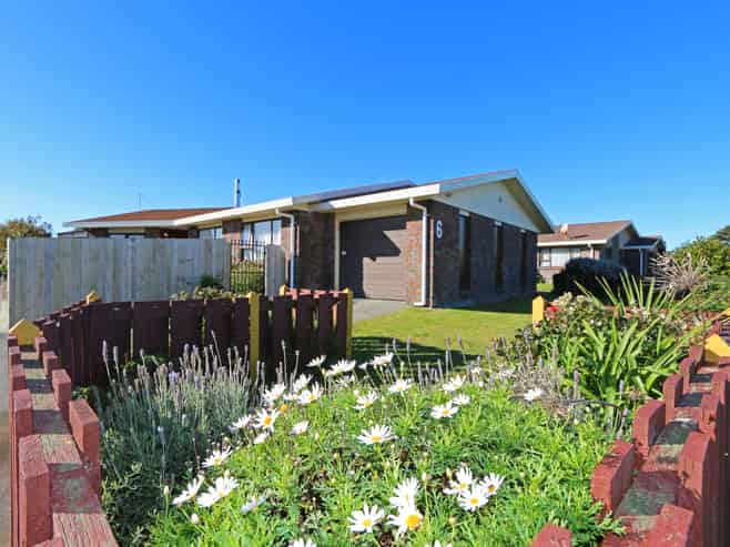 6 Pohutukawa Drive, Opunake
