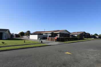 6 Pohutukawa Drive, Opunake