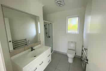 350 One Tree Point Road, One Tree Point